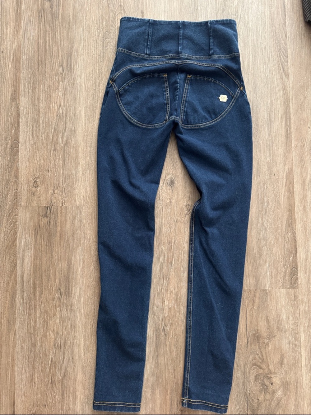 Freddy jeans WRUP Denim - High Waisted Dark Blue + Yellow Stitching - Picture 3 of 6